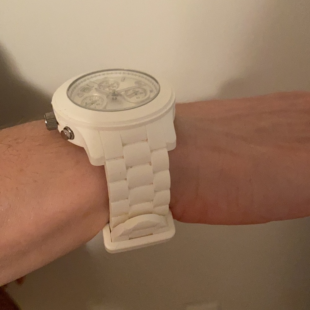 01:04 - Michael Kors Ladies Chronograph Women's Watch - Picture 12 of 15